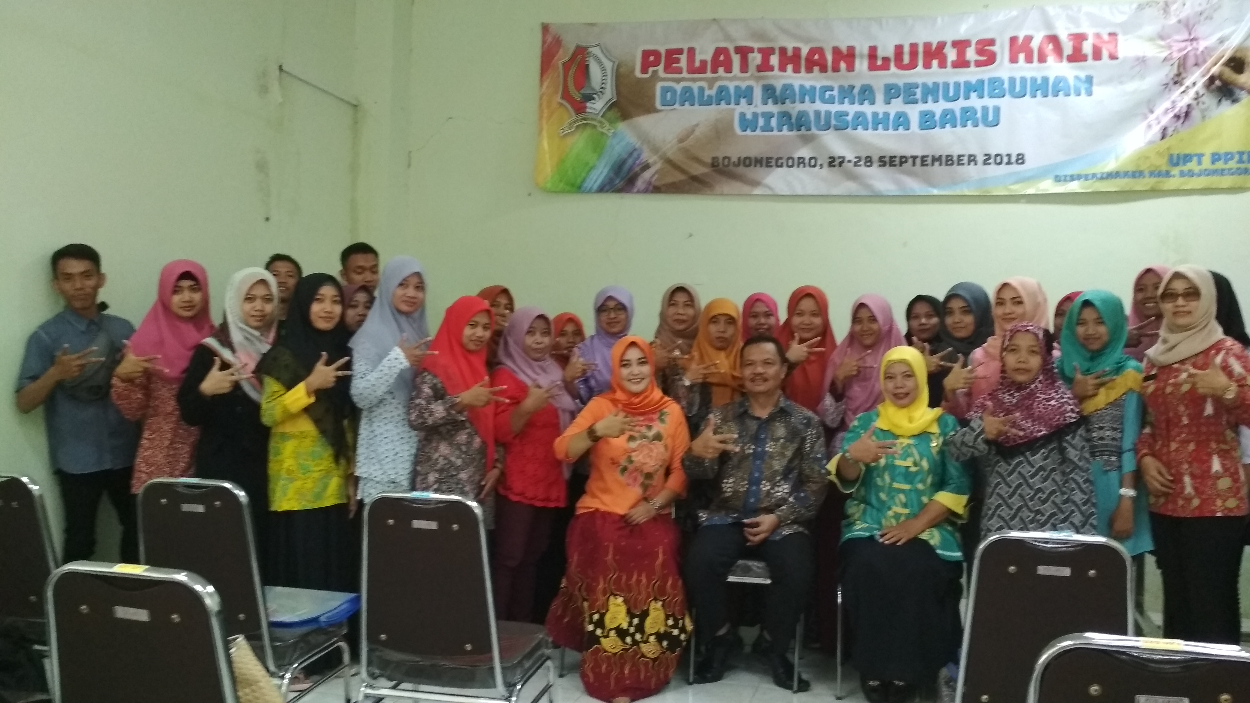 Pelatihan Lukis Kain Dalam Rangka Penumbuhan Wirausaha Baru