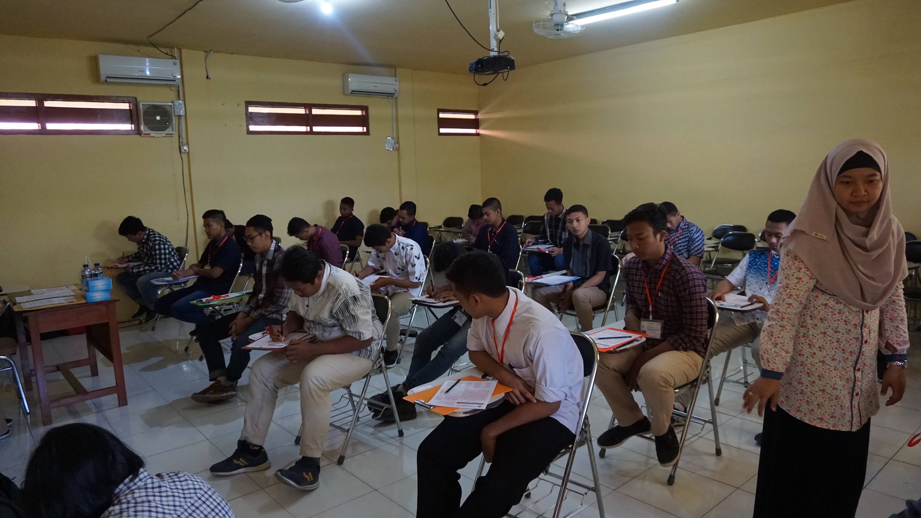 Pelaksanaan Seleksi Tertulis Apprentice Program PEP-C Hari Kedua