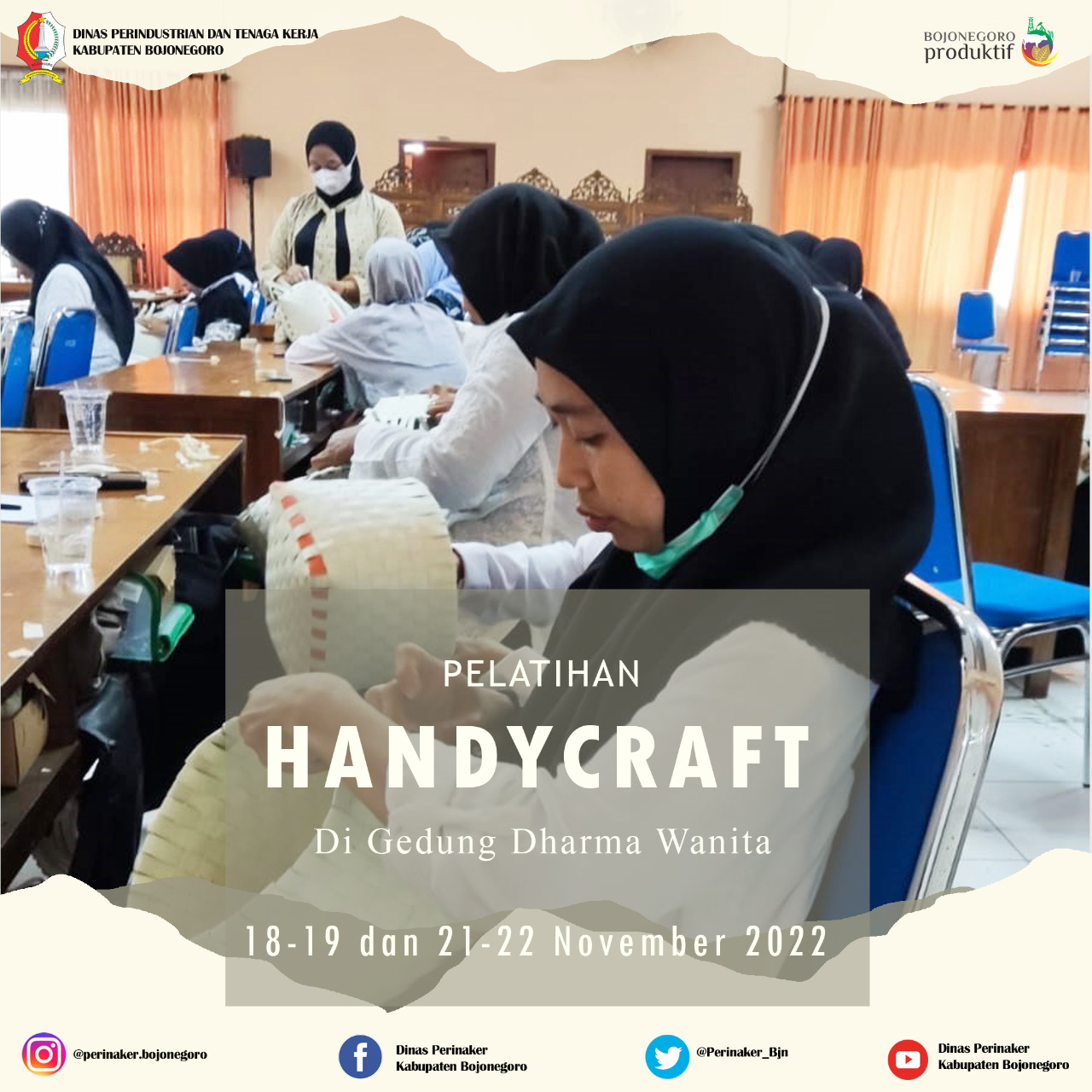 Pelatihan Handycraft di Gedung Dharma Wanita